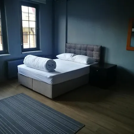 Dudes Hotel *
