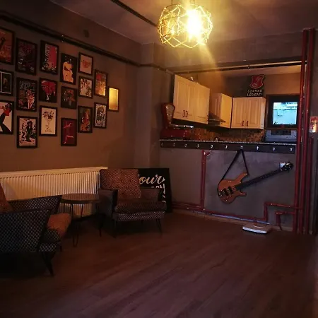 Dudes Hotel *